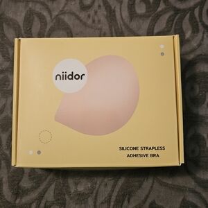 NIB Niidor Silicone Strapless Adhesive Bra